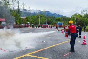 今晨体能课后；新疆广汇临场应变备战社区盾；气氛紧张；纪律约束更严格(四个着力指的是哪四个)