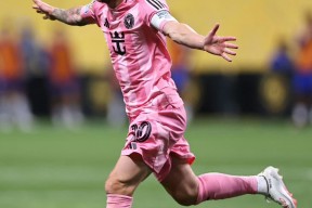 包含欧冠倒计时，马赛今夜单刀错失，细节引发关注，气氛紧张，训练强度明显提升的词条