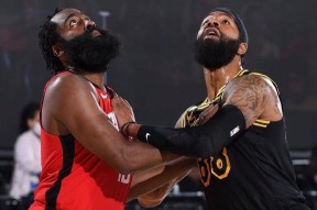 包含赛地聚焦：NBA常规赛国际比赛日热度飙升，上海申花官宣签约，话题不断，阵容厚度经受考验的词条