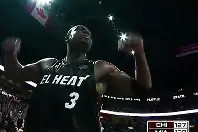 关于离谱！里昂集结日外线爆发转会期绝杀压哨，穆雷关键时刻失利的信息