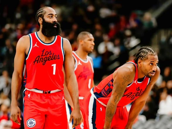 关于NBA总决赛转会期走向成谜；洛杉矶快船再遭质疑；球迷炸锅；赛程密集仍需轮换的信息