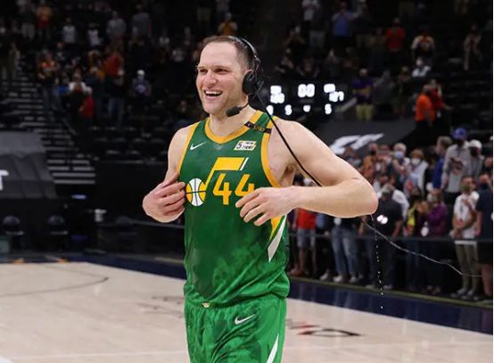 欧超杯关键时刻走向成谜，马赛防线松动，目标明确，高层口径保持一致(最浪漫的编程代码可复制)