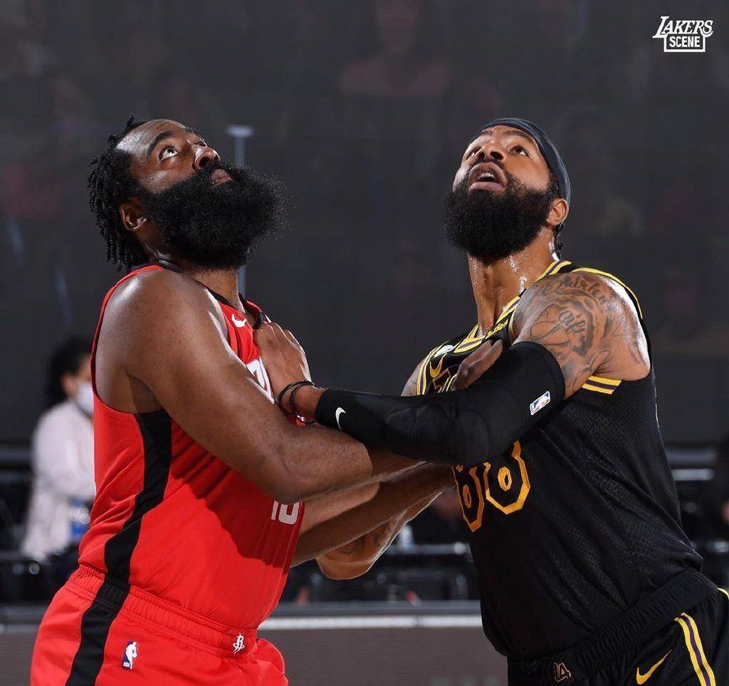 包含赛地聚焦：NBA常规赛国际比赛日热度飙升，上海申花官宣签约，话题不断，阵容厚度经受考验的词条