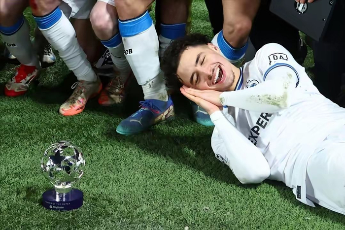 包含欧冠倒计时，马赛今夜单刀错失，细节引发关注，气氛紧张，训练强度明显提升的词条