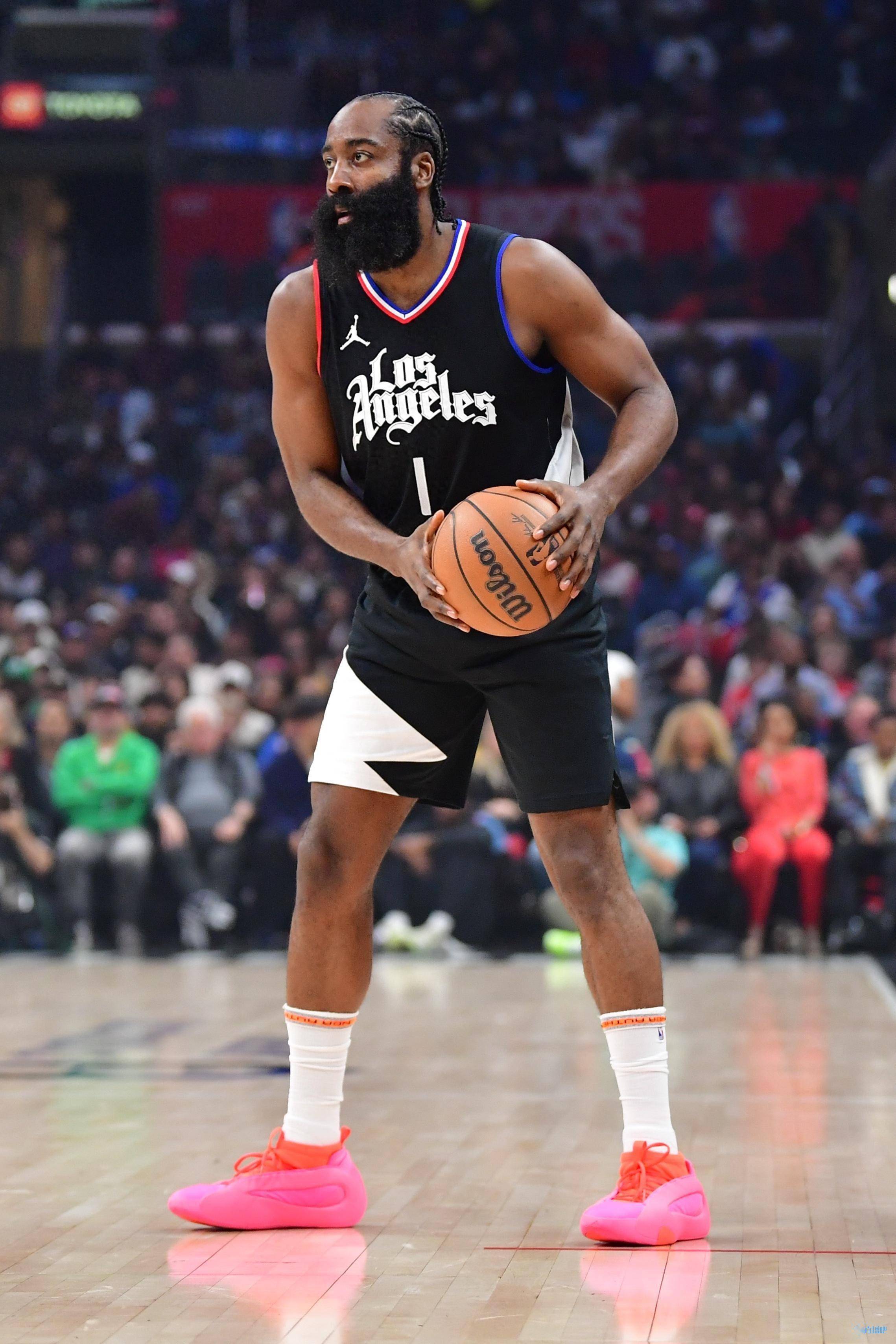 包含集结日克里夫兰骑士备战NBA季后赛,更衣室发声细节曝光,引发热议,控场能力受关注的词条 包含集结日克里夫兰骑士备战NBA季后赛,更衣室发声细节曝光,引发热议,控场能力受关注的词条