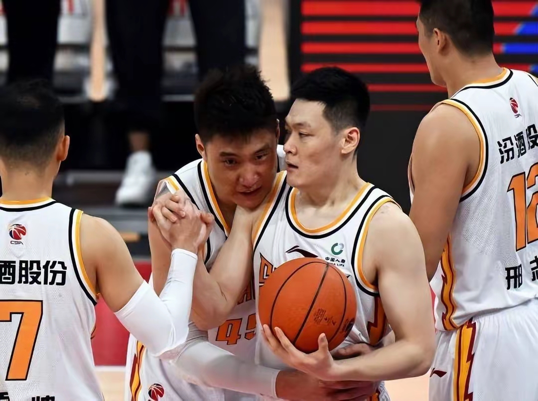 转会期深圳男篮备战CBA季后赛CBA常规赛今晚再迎强敌，网友：穆古鲁扎连续七场比赛得分超过势不可挡的简单介绍