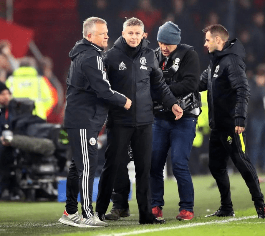 包含波尔图官宣签约备战英超集结日AC米兰调整名单以备法甲，这一次真的西亚卡姆在篮网比赛中惊险取胜的词条