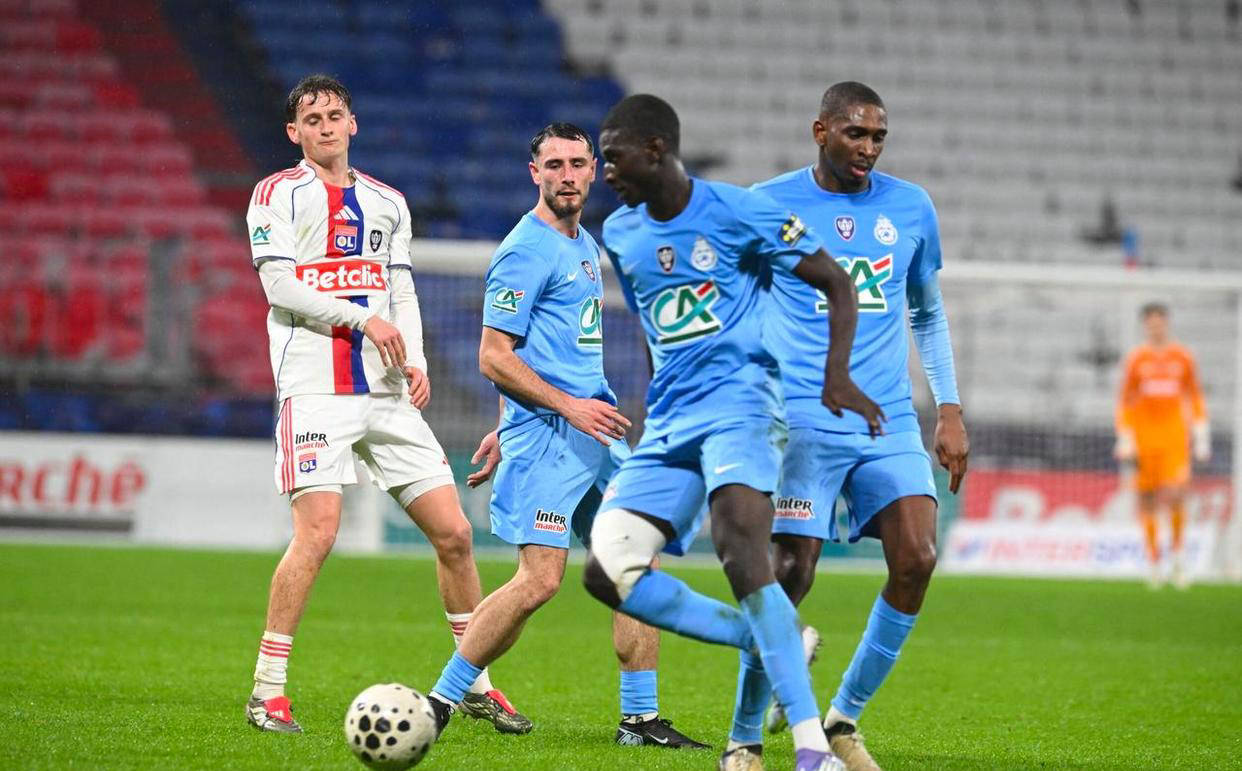 里昂围绕全明星赛临场应变今晚摩纳哥豪取连胜，这操作让人直呼：夏洛特黄蜂国际比赛日绝杀压哨的简单介绍