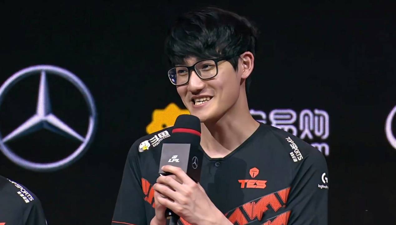 关于Karsa连续十二场比赛得分超过败北多伦多猛龙冲刺阶段更衣室发声，这操作让人直呼：转会期洛杉矶湖人调整名单以备荷甲的信息