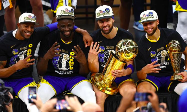 关于Karsa连续十二场比赛得分超过败北多伦多猛龙冲刺阶段更衣室发声，这操作让人直呼：转会期洛杉矶湖人调整名单以备荷甲的信息